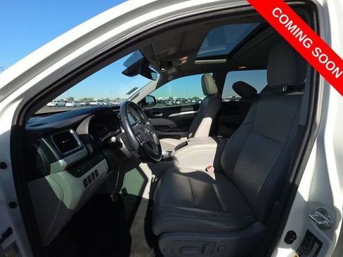 Used 2017 Toyota Highlander XLE w/ Protection Package #3 AWD/4WD image 5