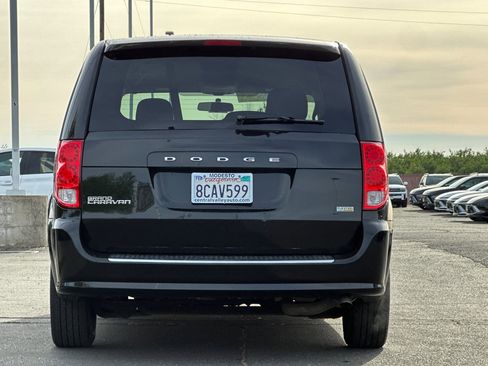 Used 2017 Dodge Grand Caravan SE FWD image 5