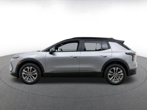 Used 2025 Chevrolet Equinox LT FWD image 4