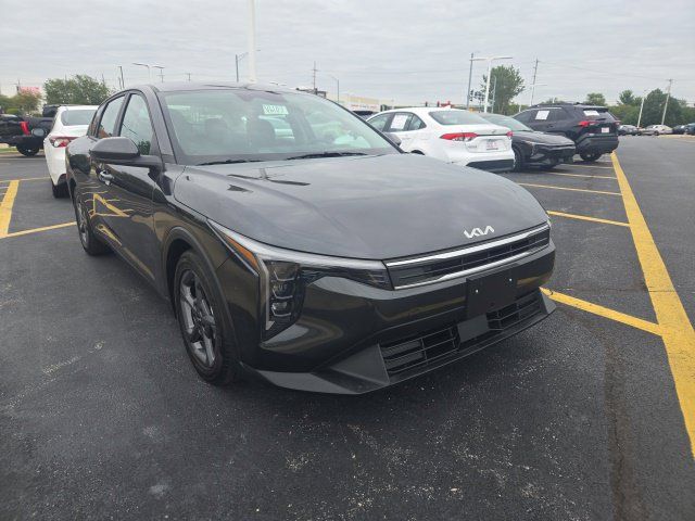Used 2025 Kia K4 FWD image 1