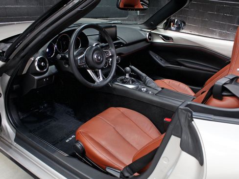 Used 2022 MAZDA MX-5 Miata Grand Touring w/ Weather Package RWD image 38