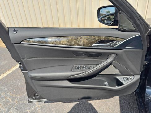 Used 2022 BMW 530e w/ Premium Package RWD image 43
