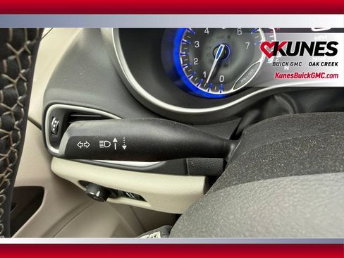 Used 2023 Chrysler Pacifica Touring-L FWD image 20