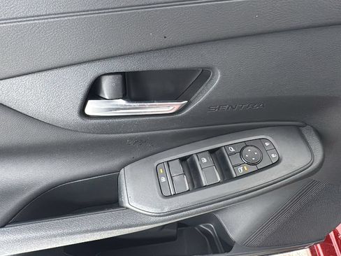 Used 2026 Nissan Sentra SV w/ SV Convenience Package FWD image 18