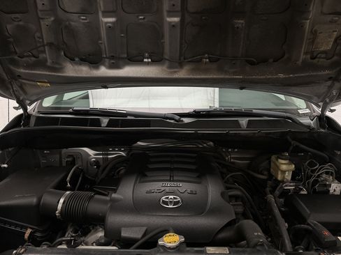 Used 2012 Toyota Tundra 4x4 CrewMax w/ SR5 Pkg image 39