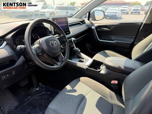 Used 2025 Toyota RAV4 XLE AWD/4WD image 27