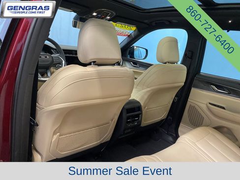 Certified 2025 Jeep Grand Cherokee Limited AWD/4WD image 30