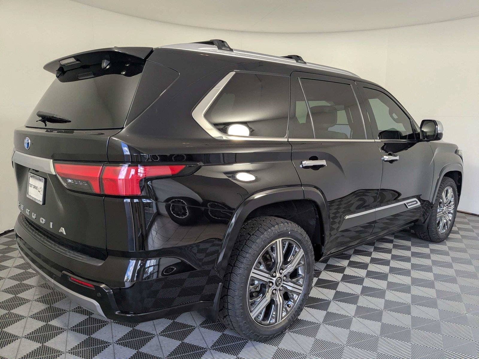 Used 2023 Toyota Sequoia Capstone AWD/4WD image 4
