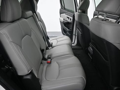 Used 2024 Honda Pilot Touring image 14