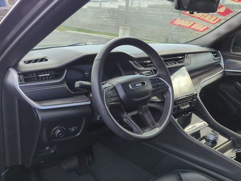 Used 2024 Jeep Grand Cherokee L Limited w/ Luxury Tech Group II image 11