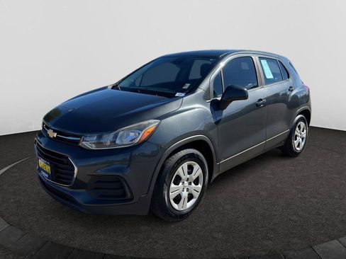 Used 2019 Chevrolet Trax LS w/ LPO, Cargo Package FWD image 2