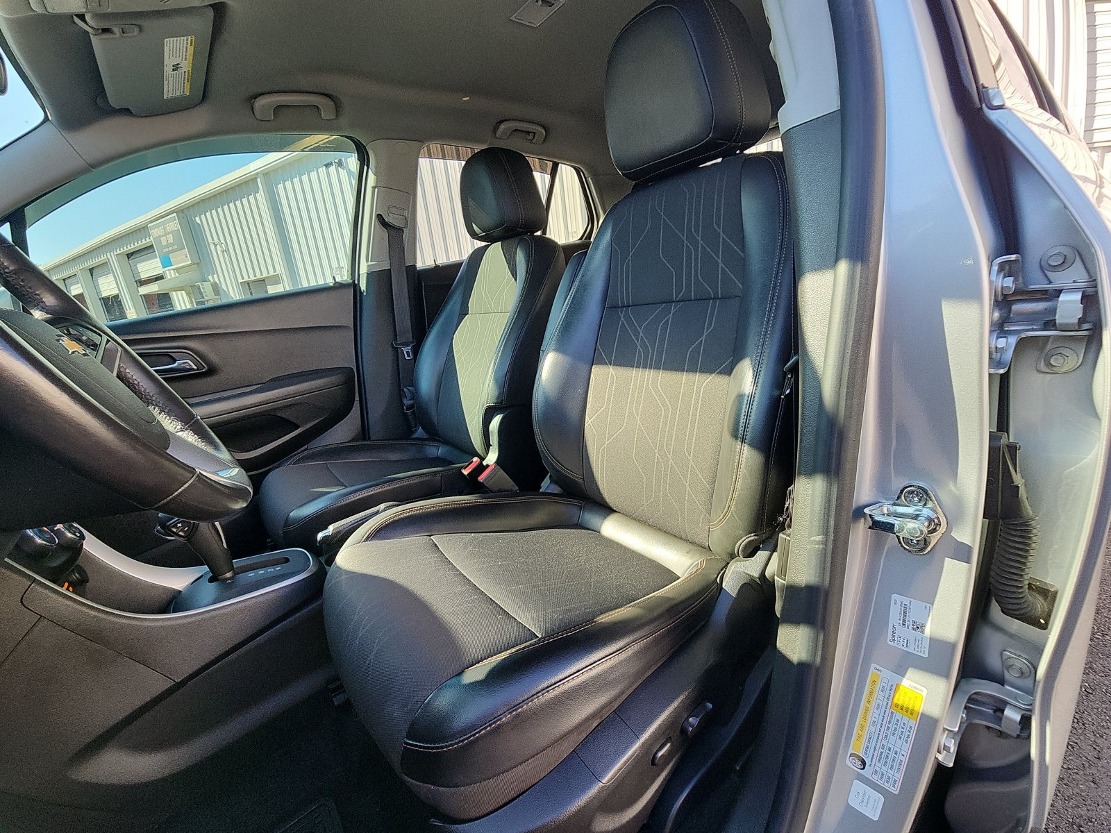 Used 2019 Chevrolet Trax LT w/ LT Convenience Package FWD image 21