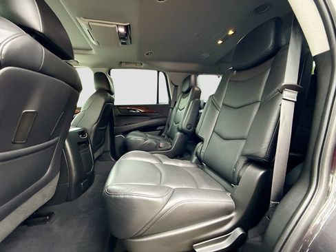 Used 2018 Cadillac Escalade Premium Luxury AWD/4WD image 26
