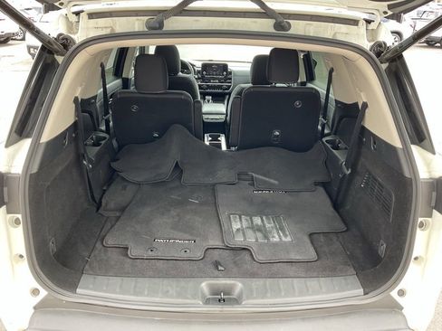 Used 2024 Nissan Pathfinder SV w/ SV Premium Package image 23