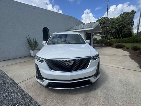 Used 2020 Cadillac XT6 Premium Luxury FWD image 3