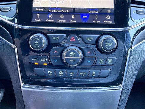 Used 2022 Jeep Grand Cherokee Limited AWD/4WD image 19