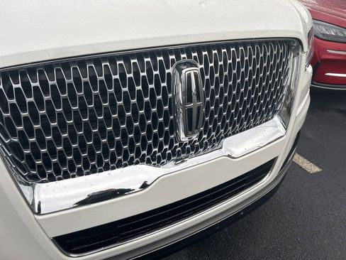 Used 2024 Lincoln Navigator Reserve image 4