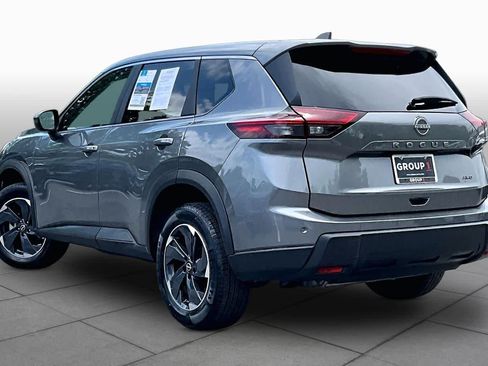 Used 2025 Nissan Rogue SV AWD/4WD image 12