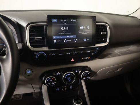 Used 2025 Hyundai Venue SEL image 5