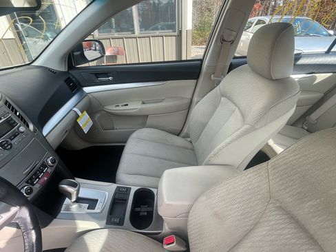 Used 2010 Subaru Legacy 2.5i Premium image 13