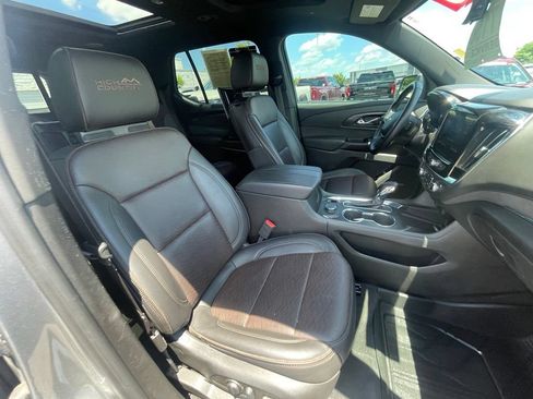Used 2023 Chevrolet Traverse High Country AWD/4WD image 27