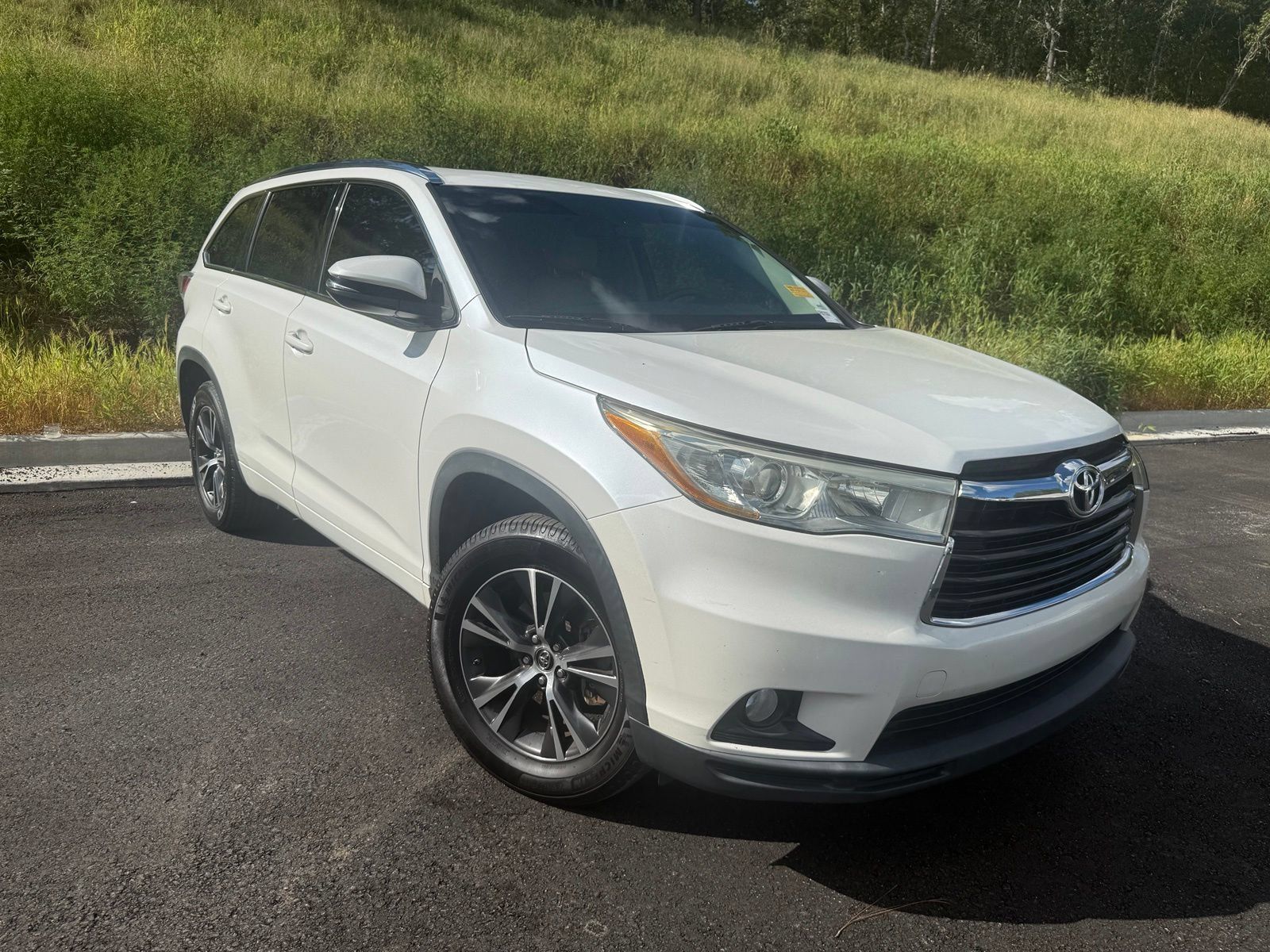 Used 2016 Toyota Highlander XLE FWD image 1