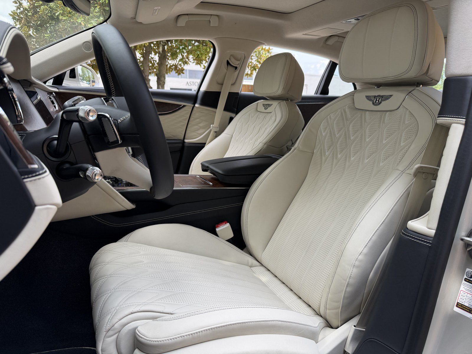 Used 2026 Bentley Flying Spur V8 AWD/4WD image 17
