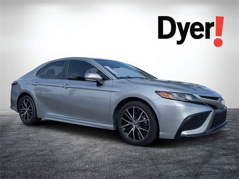 Used 2024 Toyota Camry SE image 1