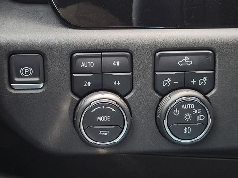 Used 2022 Chevrolet Silverado 1500 RST AWD/4WD image 25