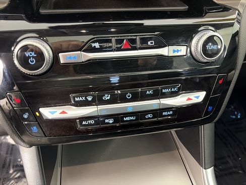 Used 2021 Ford Explorer Limited w/ Hybrid Equipment Group 310A AWD/4WD image 28