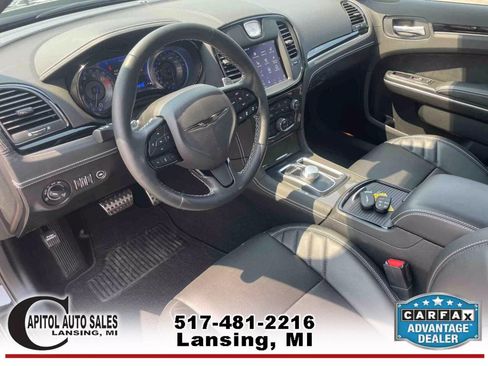 Used 2023 Chrysler 300 C image 18
