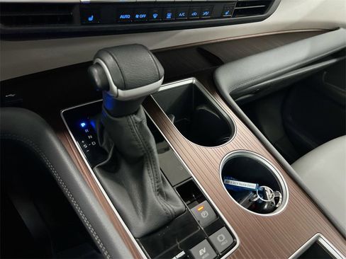 Used 2024 Toyota Sienna XLE image 17