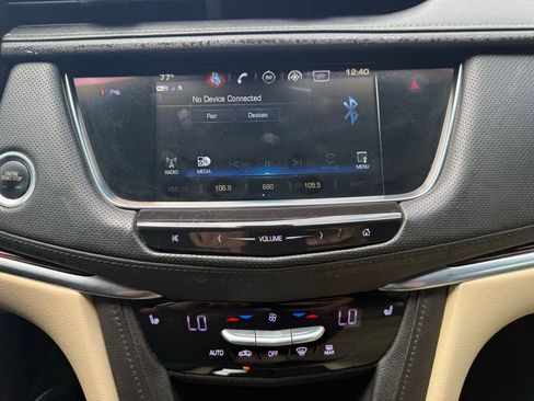 Used 2018 Cadillac XT5 Luxury w/ Driver Awareness Package FWD image 11