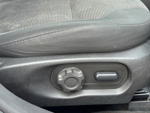 Used 2016 Ford Taurus SEL image 36