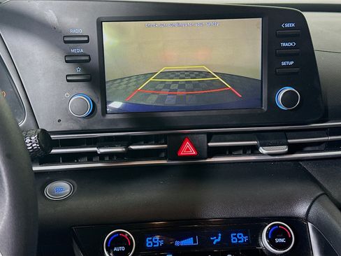 Used 2022 Hyundai Elantra SEL FWD image 25
