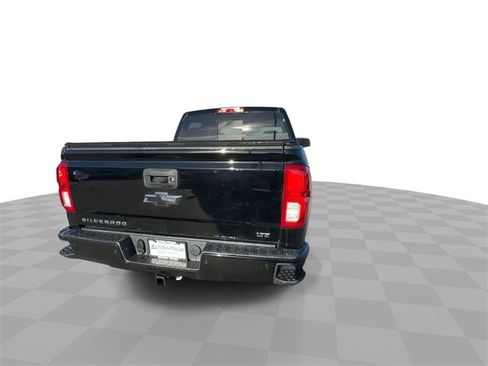 Used 2017 Chevrolet Silverado 1500 LTZ Z71 w/ Realtree Edition image 8