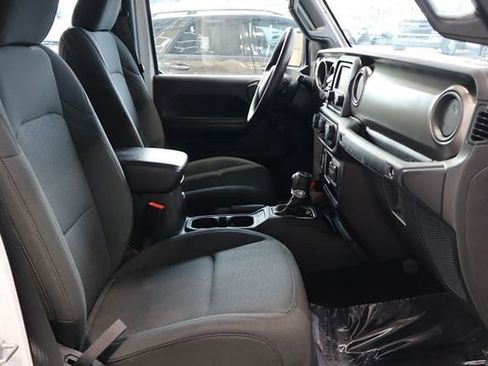 Used 2020 Jeep Gladiator Sport image 14