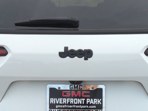 Used 2024 Jeep Grand Cherokee L Laredo AWD/4WD image 49