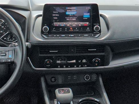 Used 2024 Nissan Rogue SV FWD image 25