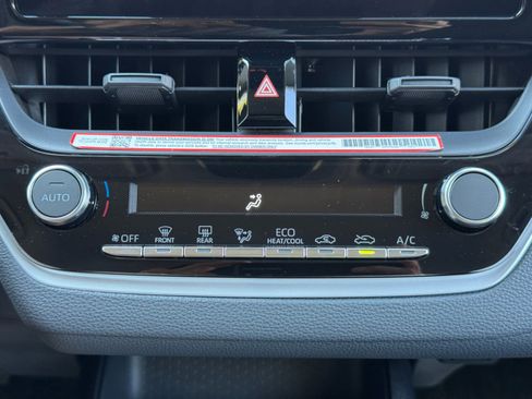 Used 2025 Toyota Corolla LE FWD image 26