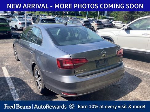 Used 2018 Volkswagen Jetta SE FWD image 4
