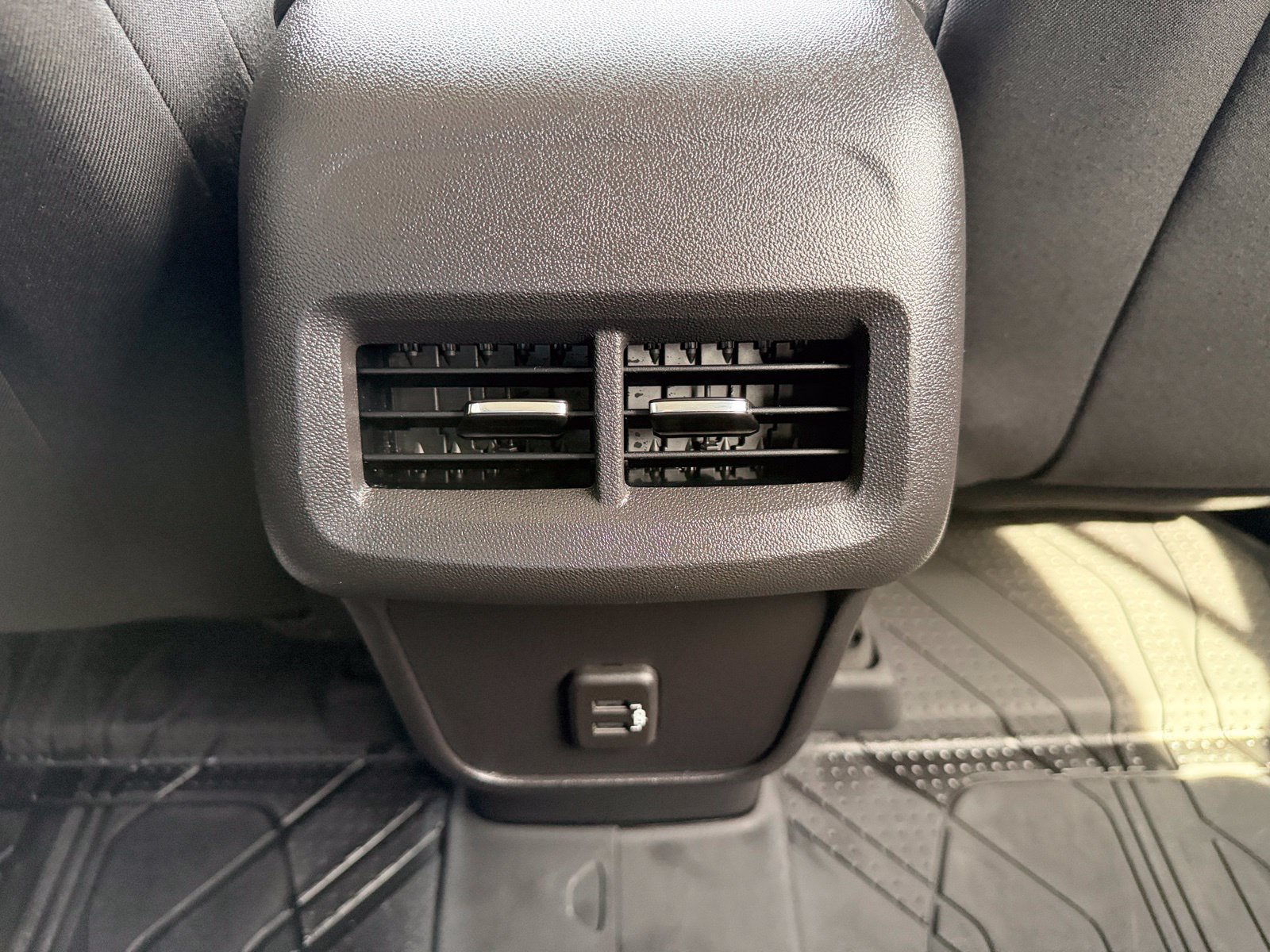 Used 2024 Chevrolet Equinox LS w/ LS Convenience Package FWD image 27