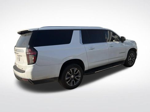 Used 2023 Chevrolet Suburban LT w/ Luxury Package AWD/4WD image 3