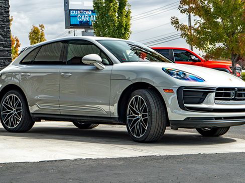Used 2025 Porsche Macan AWD/4WD image 5