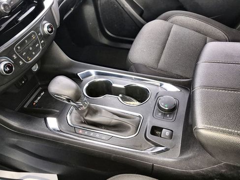 Used 2023 Chevrolet Traverse LT image 20