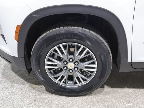 Used 2025 Chevrolet Traverse LT w/ LPO, Floor Liner Package AWD/4WD image 7