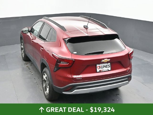 Used 2025 Chevrolet Trax LT FWD image 45