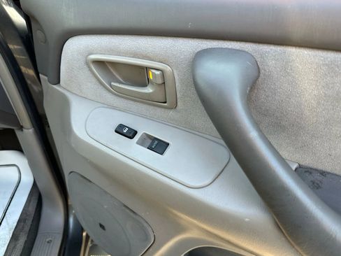 Used 2005 Toyota Sequoia SR5 image 18