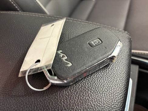 Used 2022 Kia Niro EX image 44