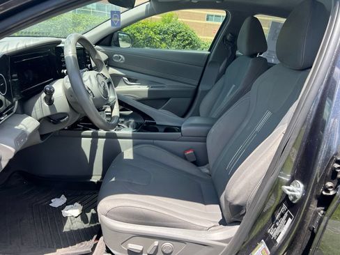 Used 2021 Hyundai Elantra SEL w/ Convenience + Premium Package FWD image 6